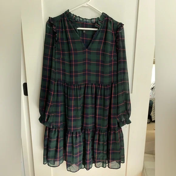 green emerald velvet dress Amazon.com: J.Crew Men's Slim Fit Long Sleeve Secret Wash Shirt (XS, Adam  Green Blue Plaid) : Clothing, Shoes & Jewelry